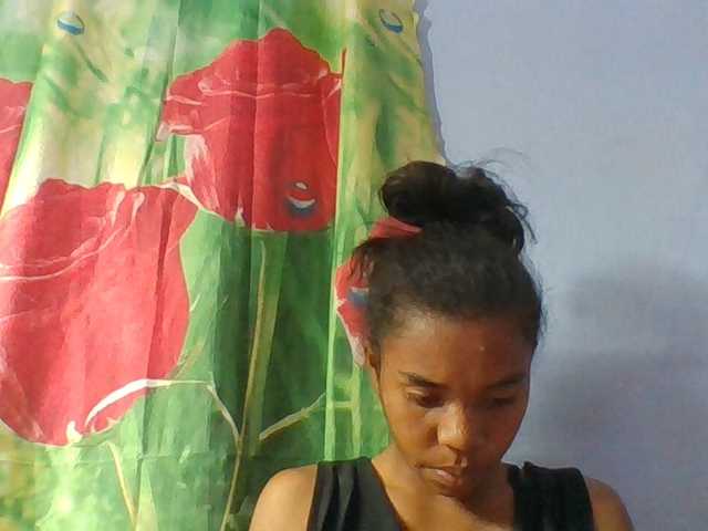 Emelie1a — live female cam