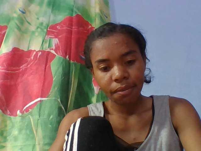 Emelie1a live cam on BongaCams