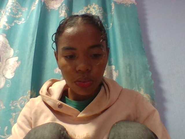 Emelie1a live cam on BongaCams
