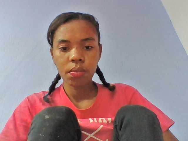 Emelie1a live cam on BongaCams