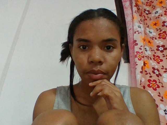 Emelie1a live cam on BongaCams