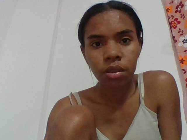 Emelie1a live cam on BongaCams