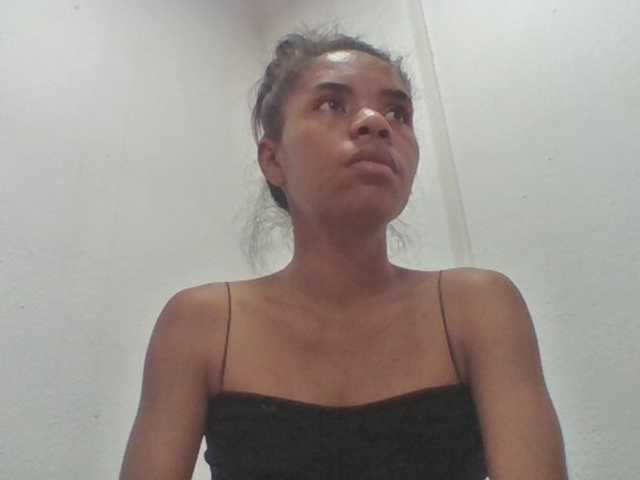 Emelie1a live cam on BongaCams