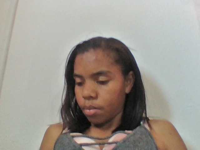 Emelie1a live cam on BongaCams