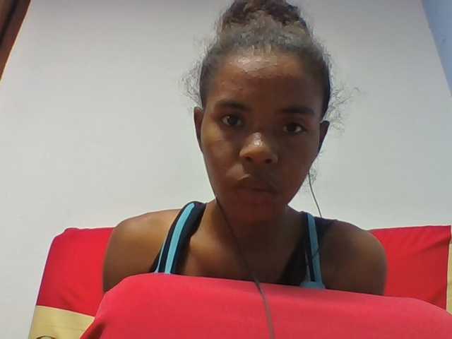 Emelie1a live cam on BongaCams