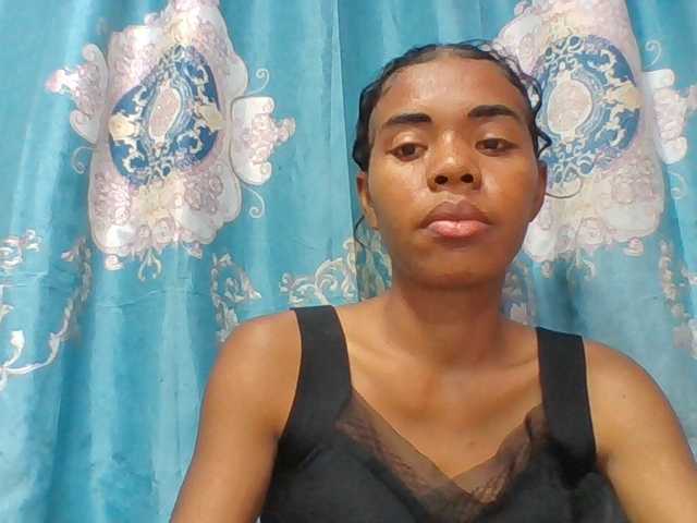 Emelie1a live cam on BongaCams