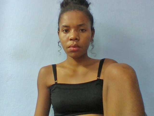 Emelie1a webcam bongacams model stream image