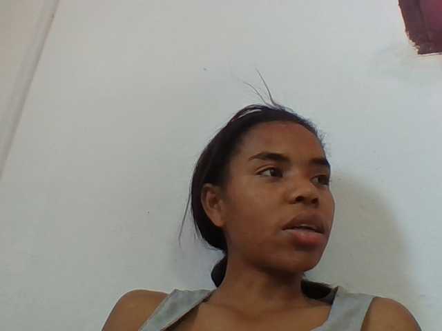 Emelie1a live cam on BongaCams