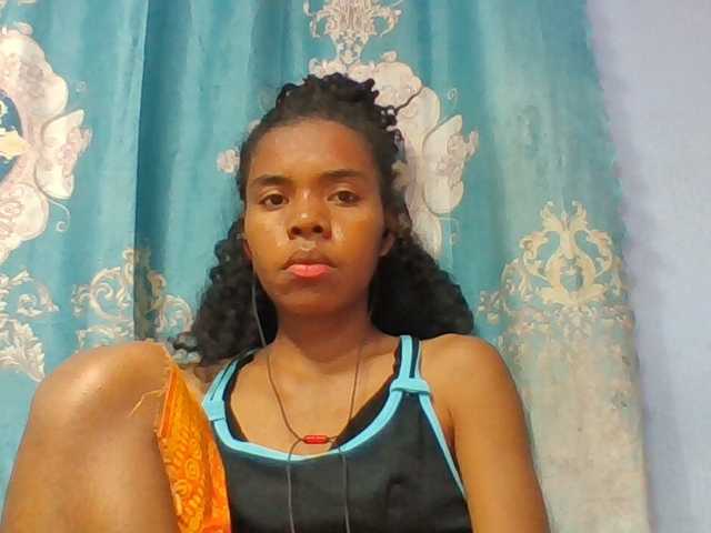 Emelie1a live cam on BongaCams