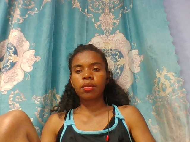 Emelie1a live cam on BongaCams