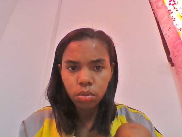 Emelie1a live cam on BongaCams
