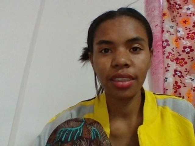 Emelie1a live cam on BongaCams