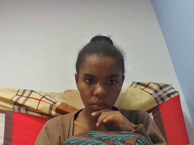 Emelie1a live cam on BongaCams