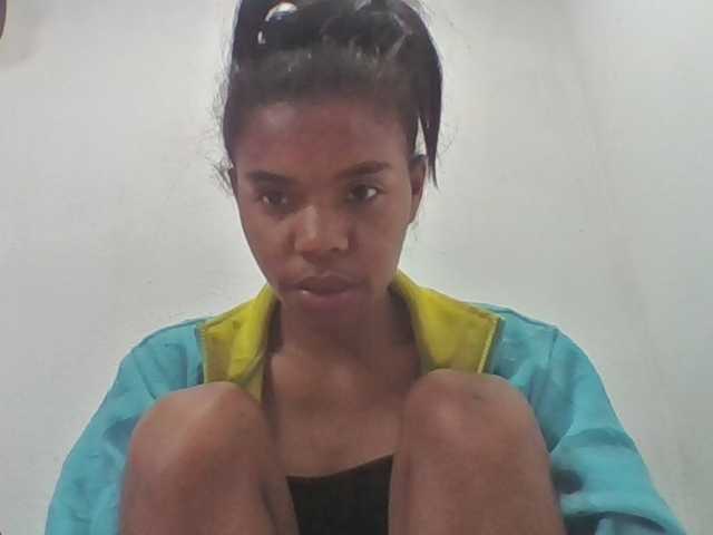 Emelie1a live cam on BongaCams