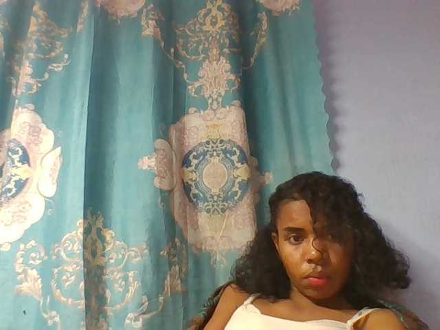 Emelie1a live cam on BongaCams