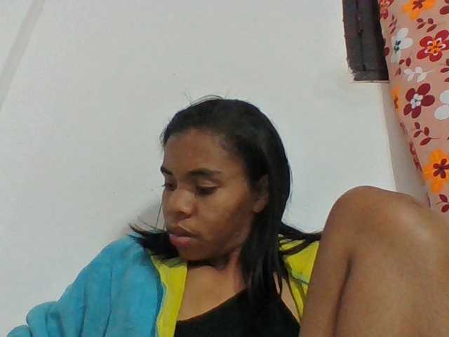 Emelie1a live cam on BongaCams