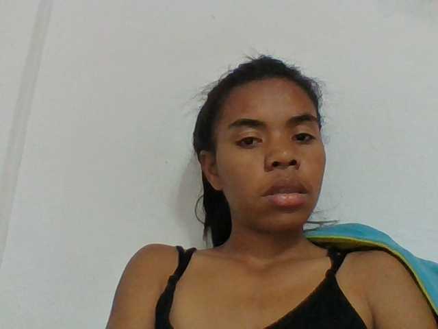 Emelie1a live cam on BongaCams
