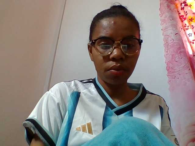 Emelie1a live cam on BongaCams