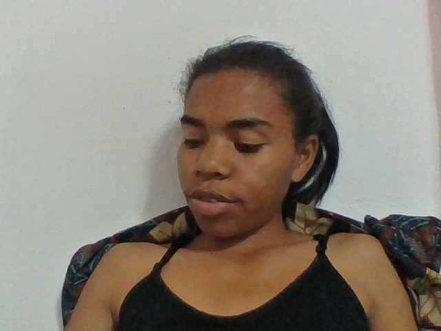 Emelie1a live cam on BongaCams