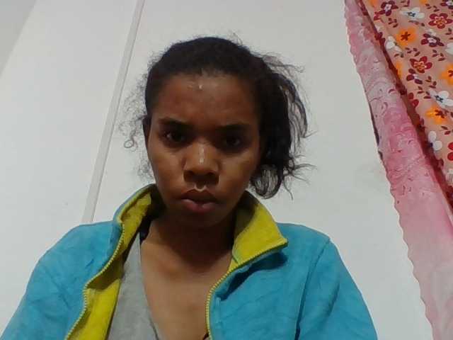 Emelie1a live cam on BongaCams