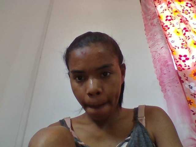 Emelie1a live cam on BongaCams