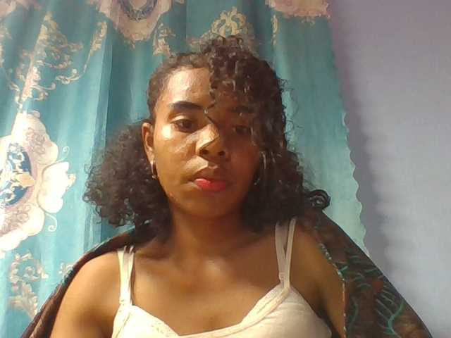 Emelie1a live cam on BongaCams