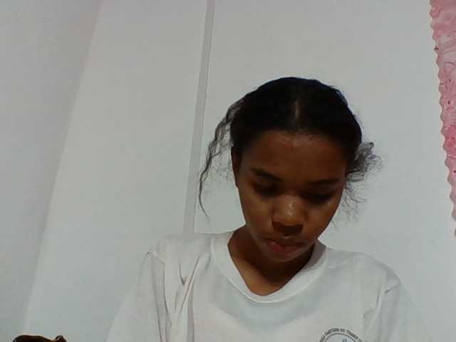 Emelie1a live cam on BongaCams