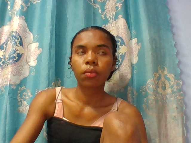 Emelie1a live cam on BongaCams