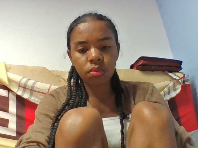 Emelie1a live cam on BongaCams