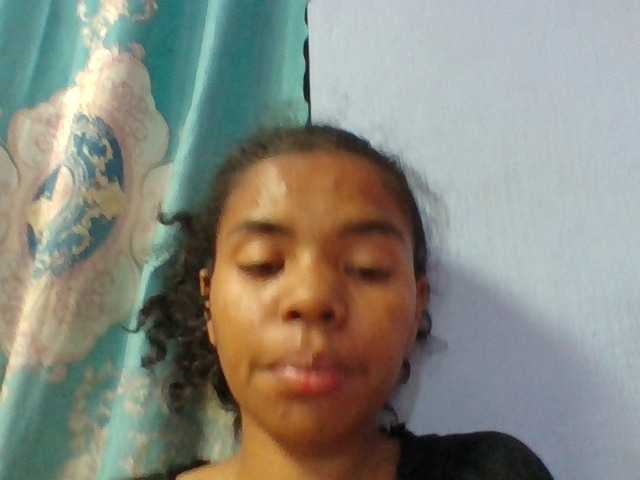 Emelie1a live cam on BongaCams