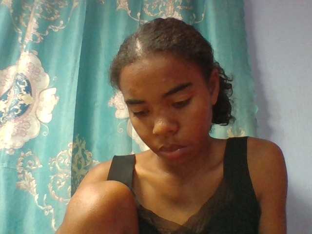 Emelie1a live cam on BongaCams