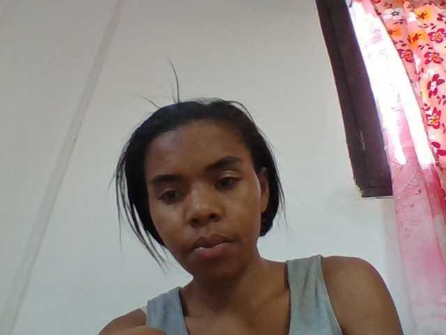 Emelie1a live cam on BongaCams
