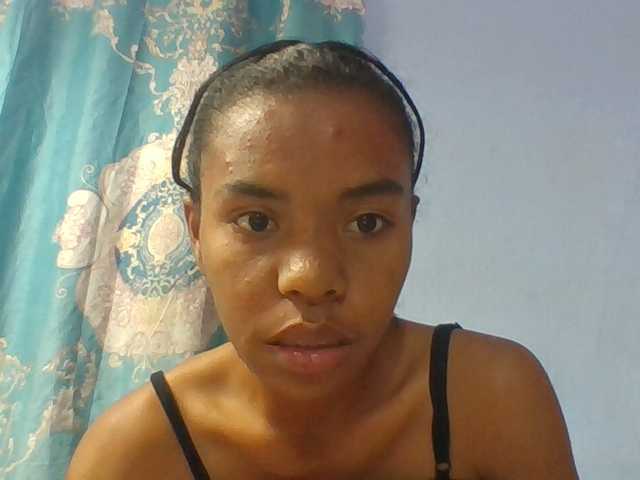 Emelie1a live cam on BongaCams