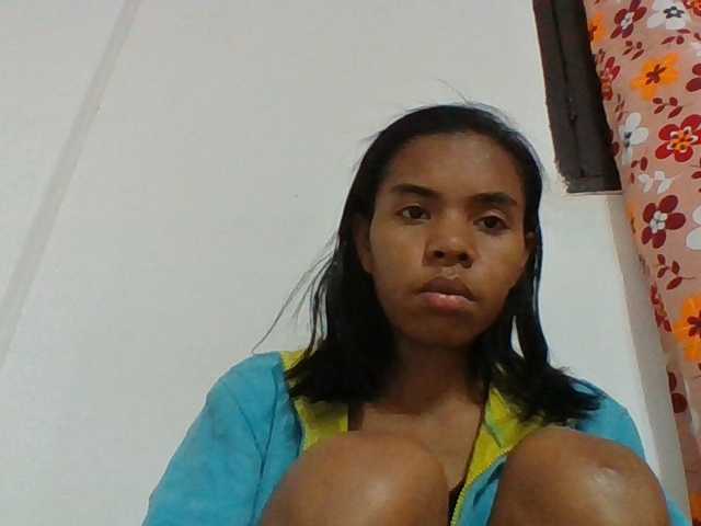 Emelie1a live cam on BongaCams
