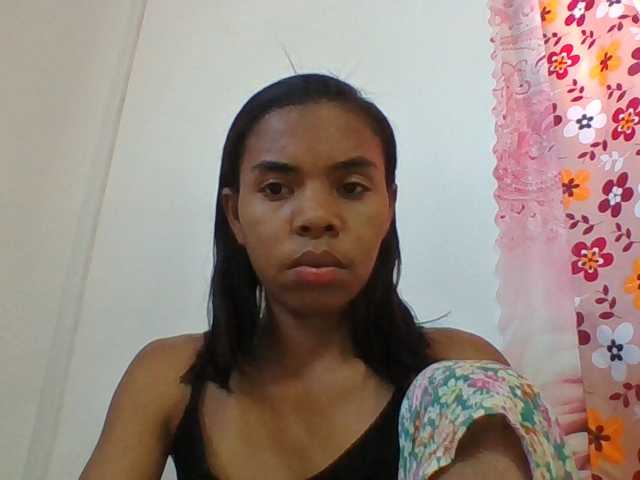 Emelie1a live cam on BongaCams