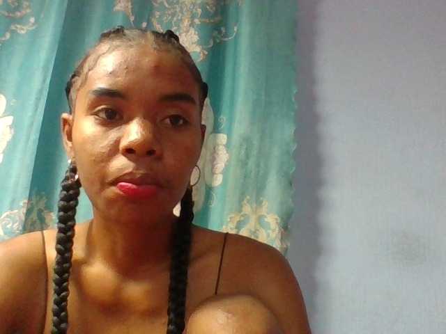 Emelie1a live cam on BongaCams