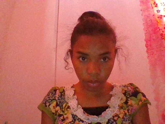 Emelie1a live cam on BongaCams