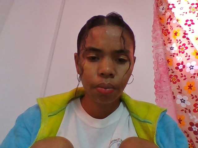 Emelie1a live cam on BongaCams