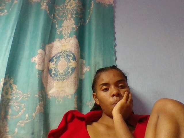 Emelie1a live cam on BongaCams