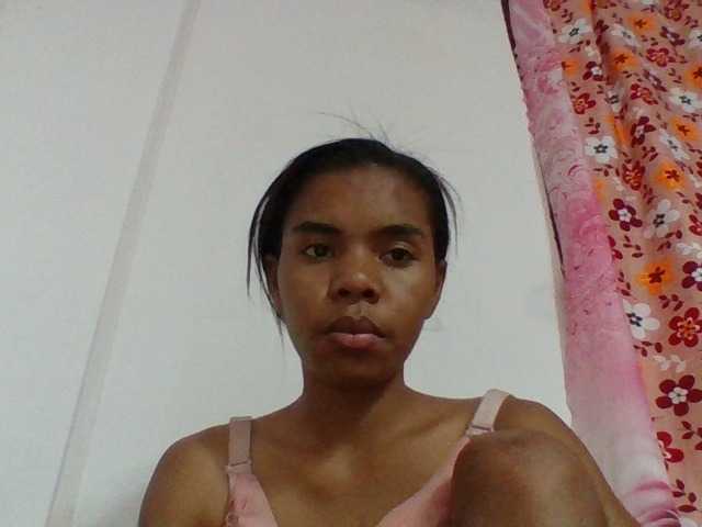 Emelie1a live cam on BongaCams