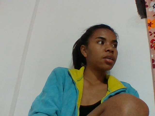 Emelie1a live cam on BongaCams