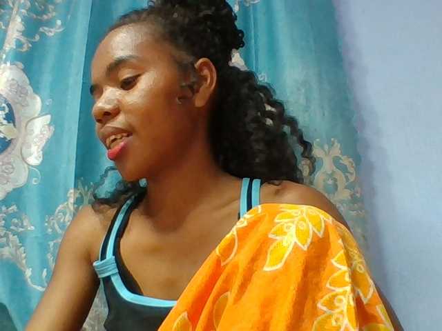 Emelie1a live cam on BongaCams