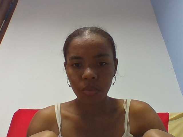 Emelie1a live cam on BongaCams