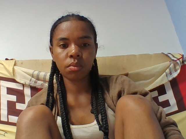 Emelie1a live cam on BongaCams