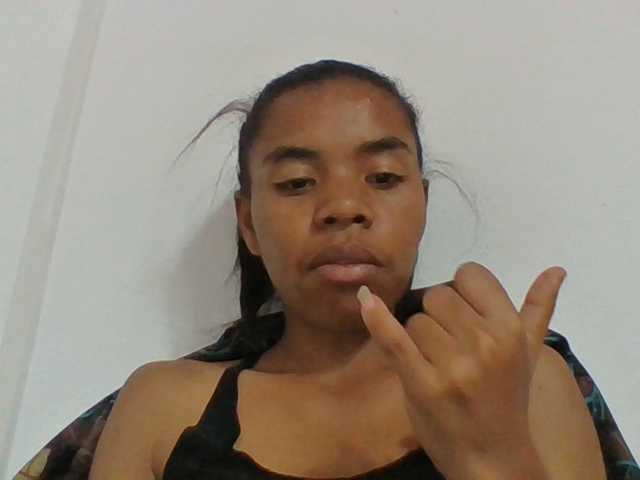 Emelie1a live cam on BongaCams
