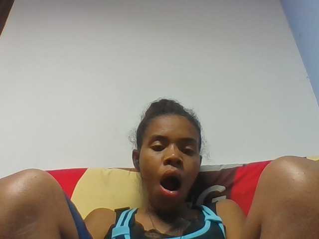 Emelie1a live cam on BongaCams
