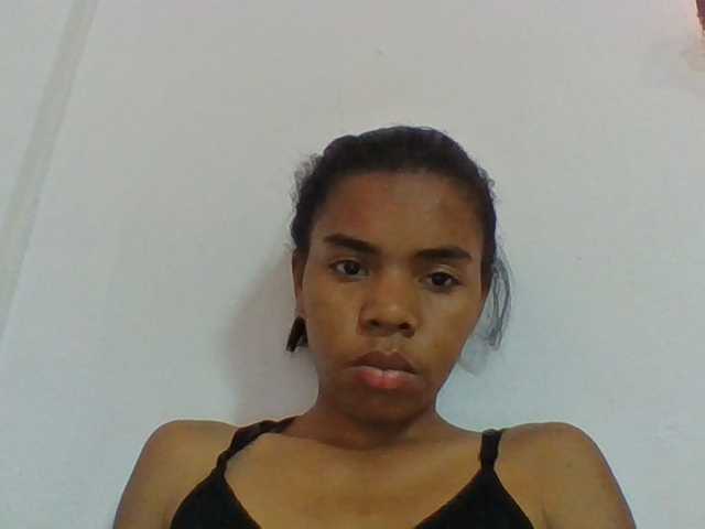 Emelie1a live cam on BongaCams