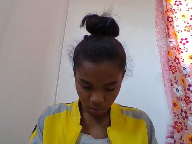 Emelie1a live cam on BongaCams