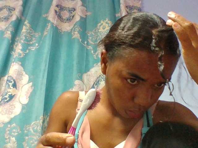 Emelie1a live cam on BongaCams