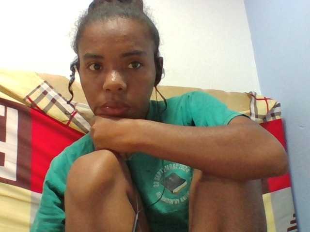 Emelie1a live cam on BongaCams